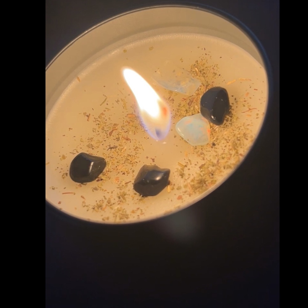 Scented Candle with Black and White Stones